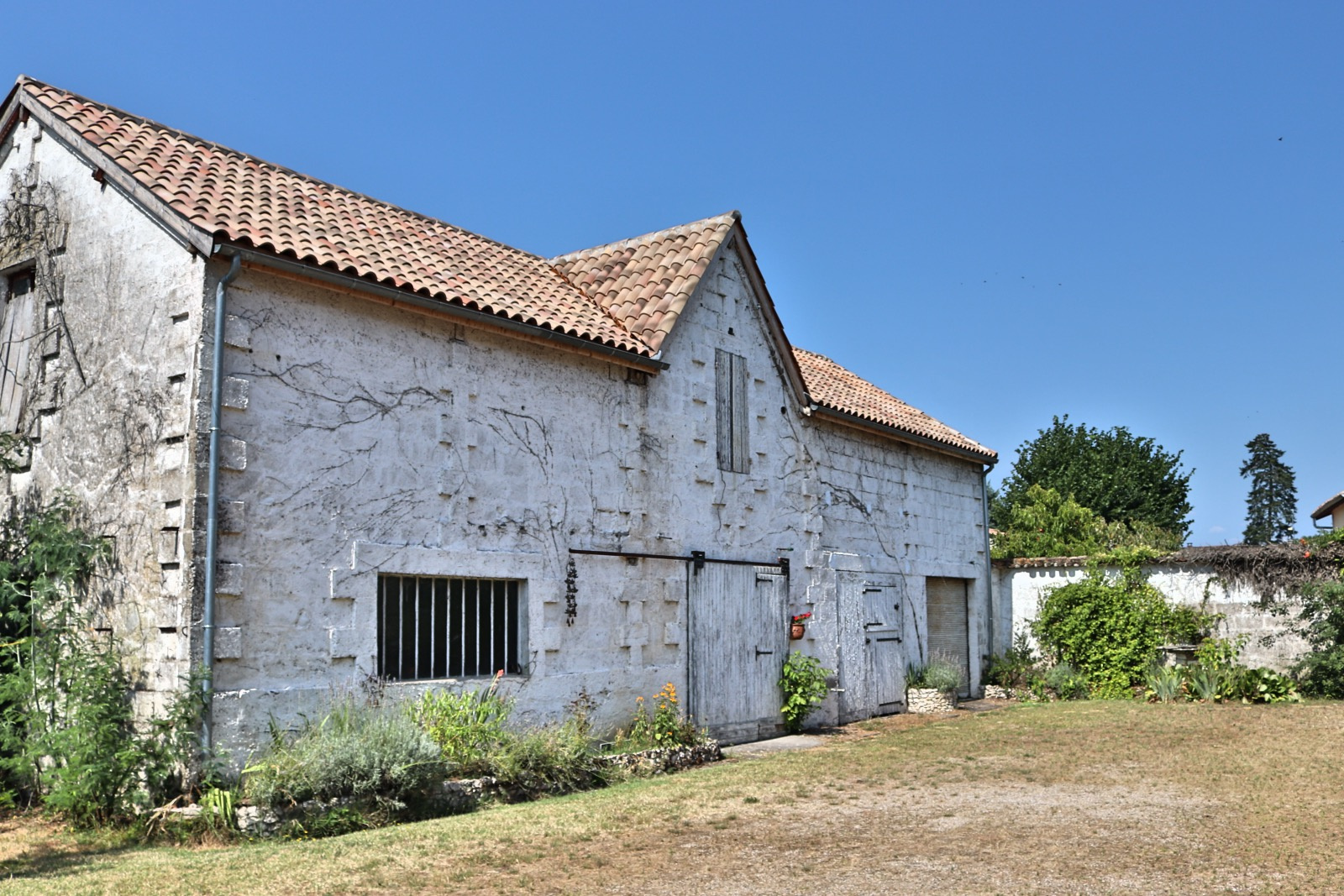 vente Grande Maison de Maitre à côté de la rivière avec Gîte, granges
