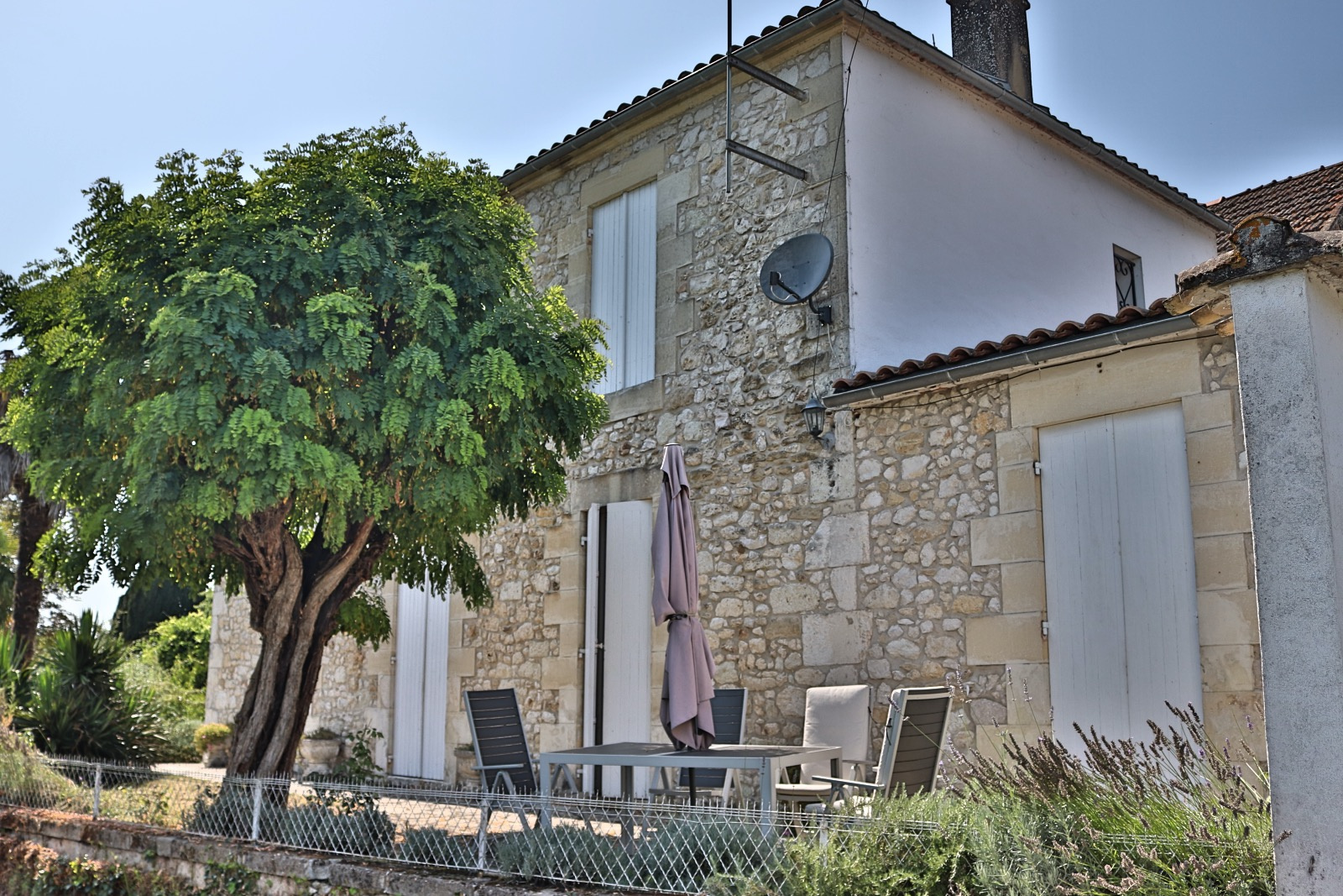 vente Grande Maison de Maitre à côté de la rivière avec Gîte, granges