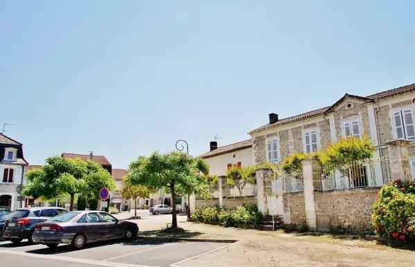 Vente Maison 216m² 7 Pièces à Razac-sur-l'Isle (24430) - Groupement Immobilier