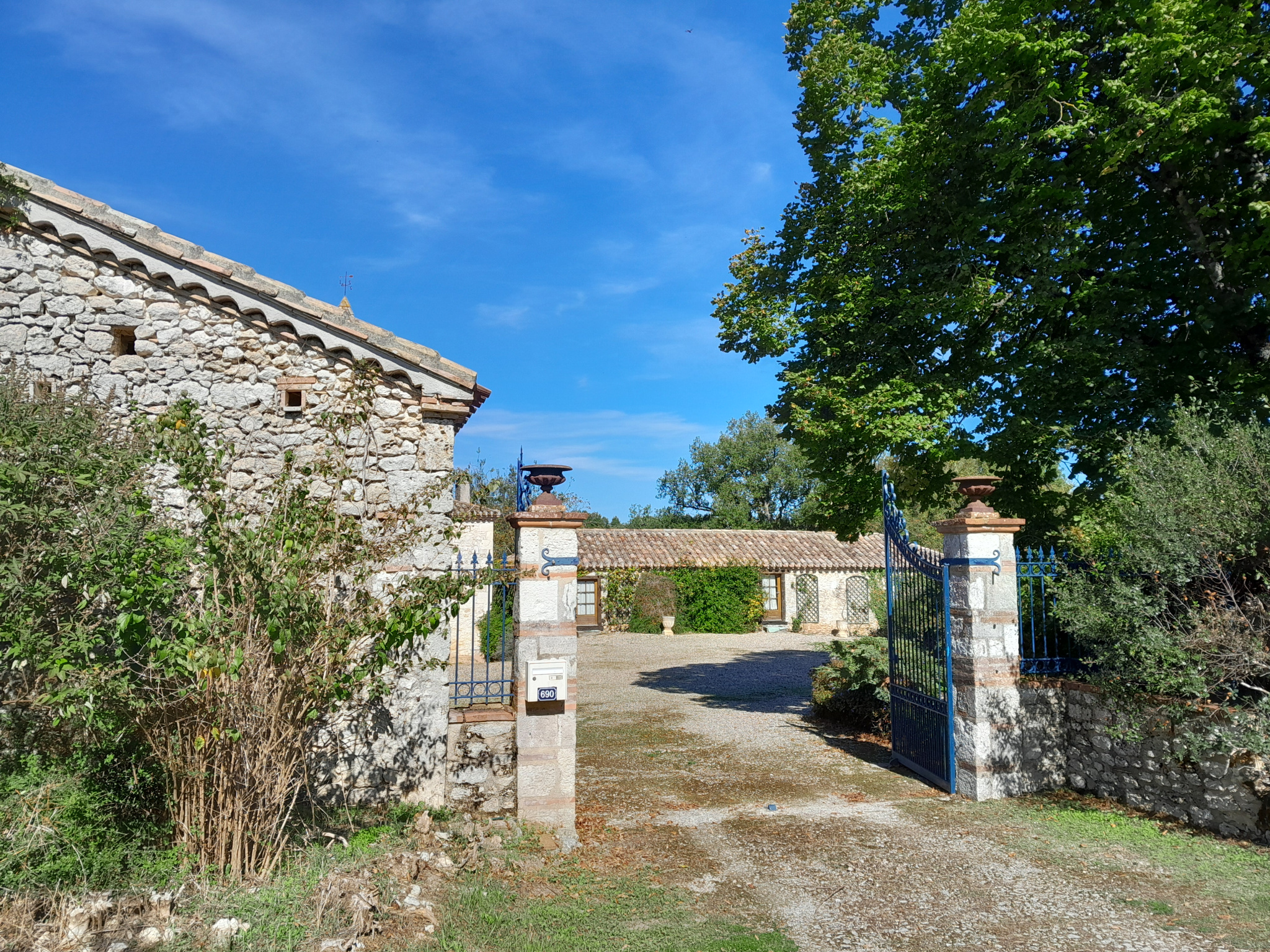 Maison 2 pièces 320 m² · à Bourg-de-Visa · 319,9 m² · 395 000 €