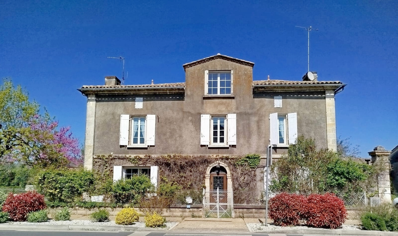 Agence immobilière de AYPIOSS Yachts & Properties