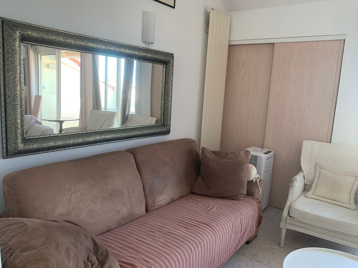 ESPACE RANGEMENT SITUE DANS LE SEJOUR